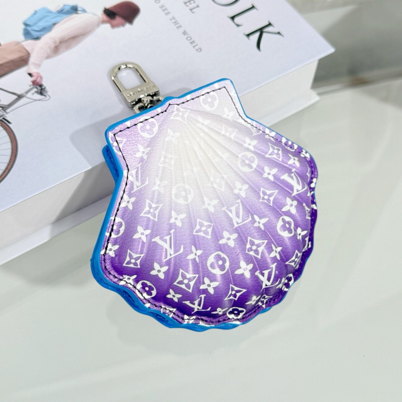 LOUIS VUITTON lv Charm - Image 5