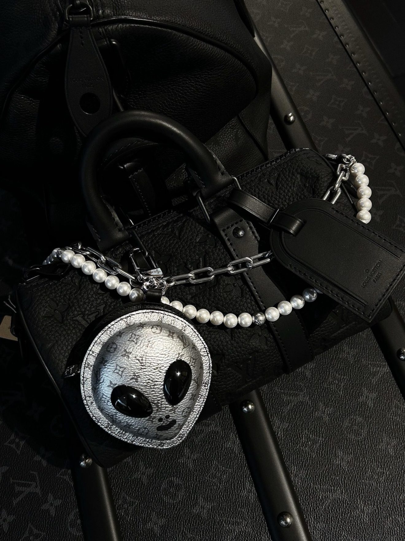 LOUIS VUITTON lv Charm - Image 5