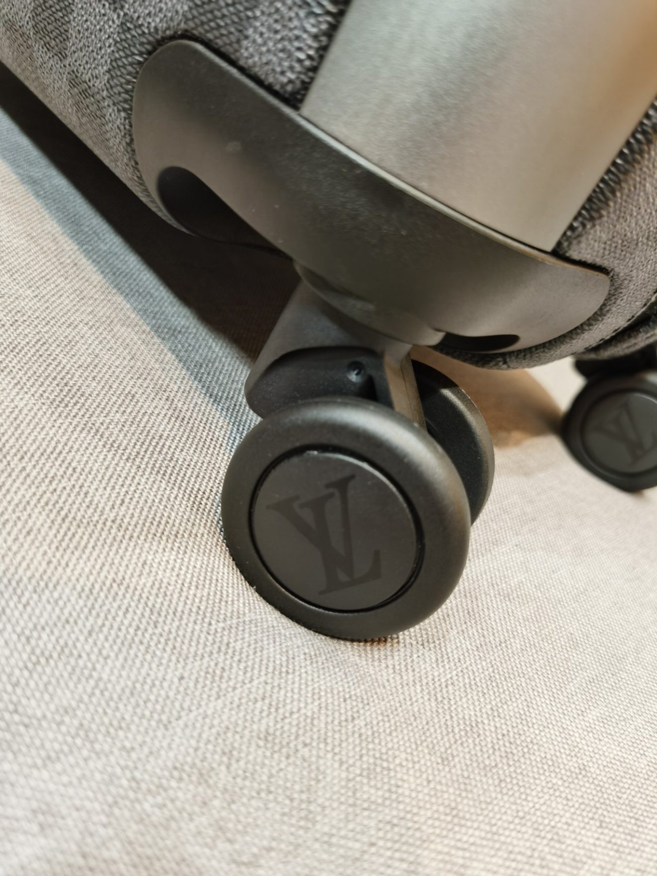 LOUIS VUITTON lv Suitcase - Image 4