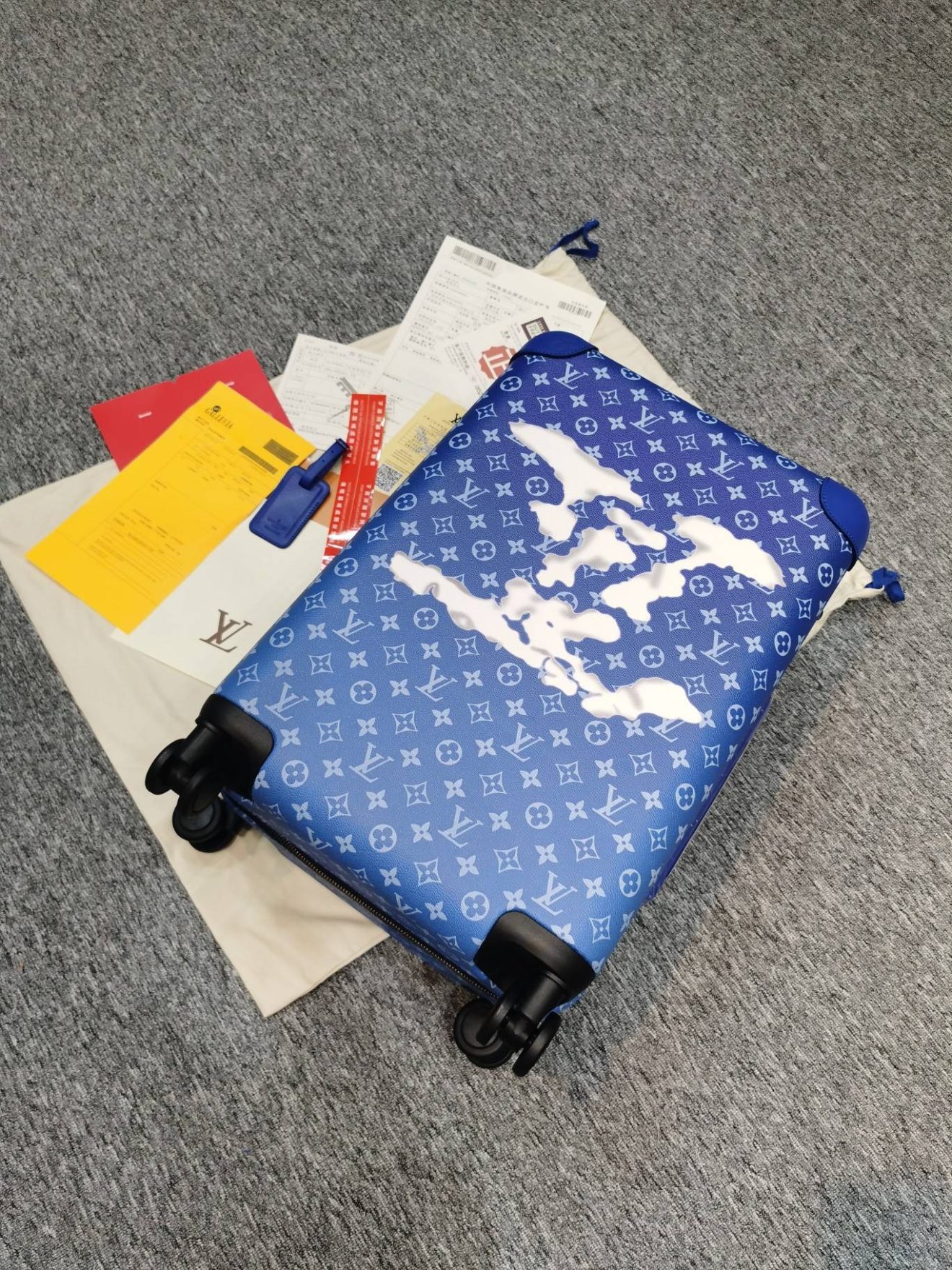 LOUIS VUITTON lv Suitcase