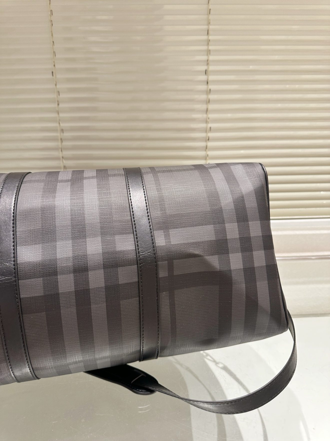 BURBERRY Duffle - Image 7