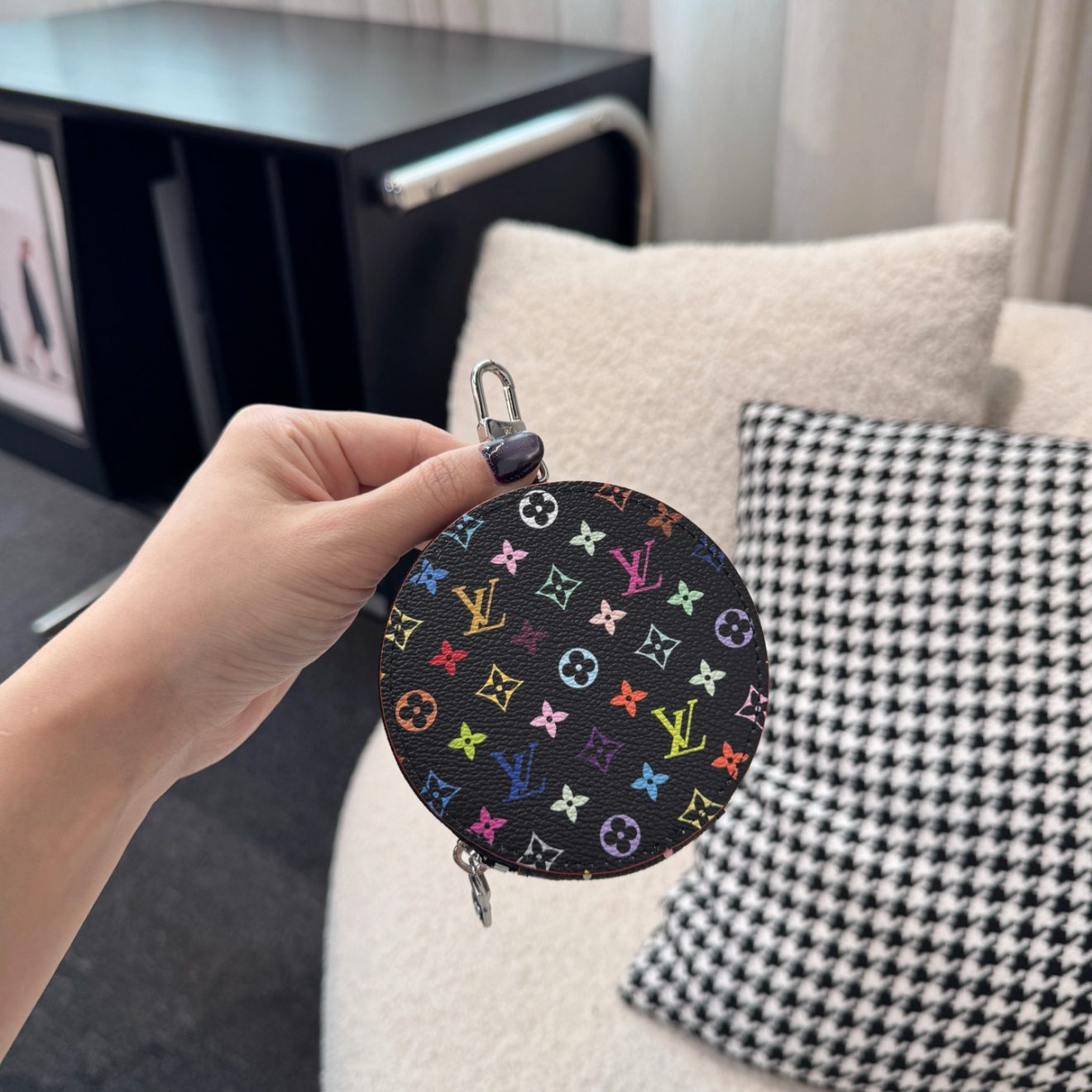 LOUIS VUITTON lv  Charm - Image 7