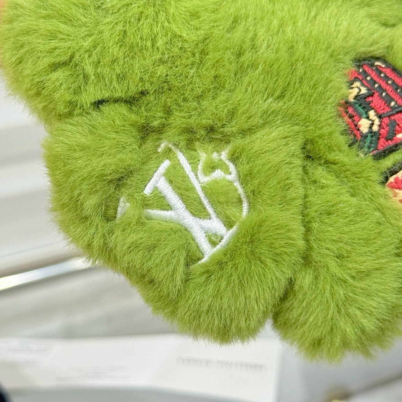 LOUIS VUITTON lv Charm - Image 8
