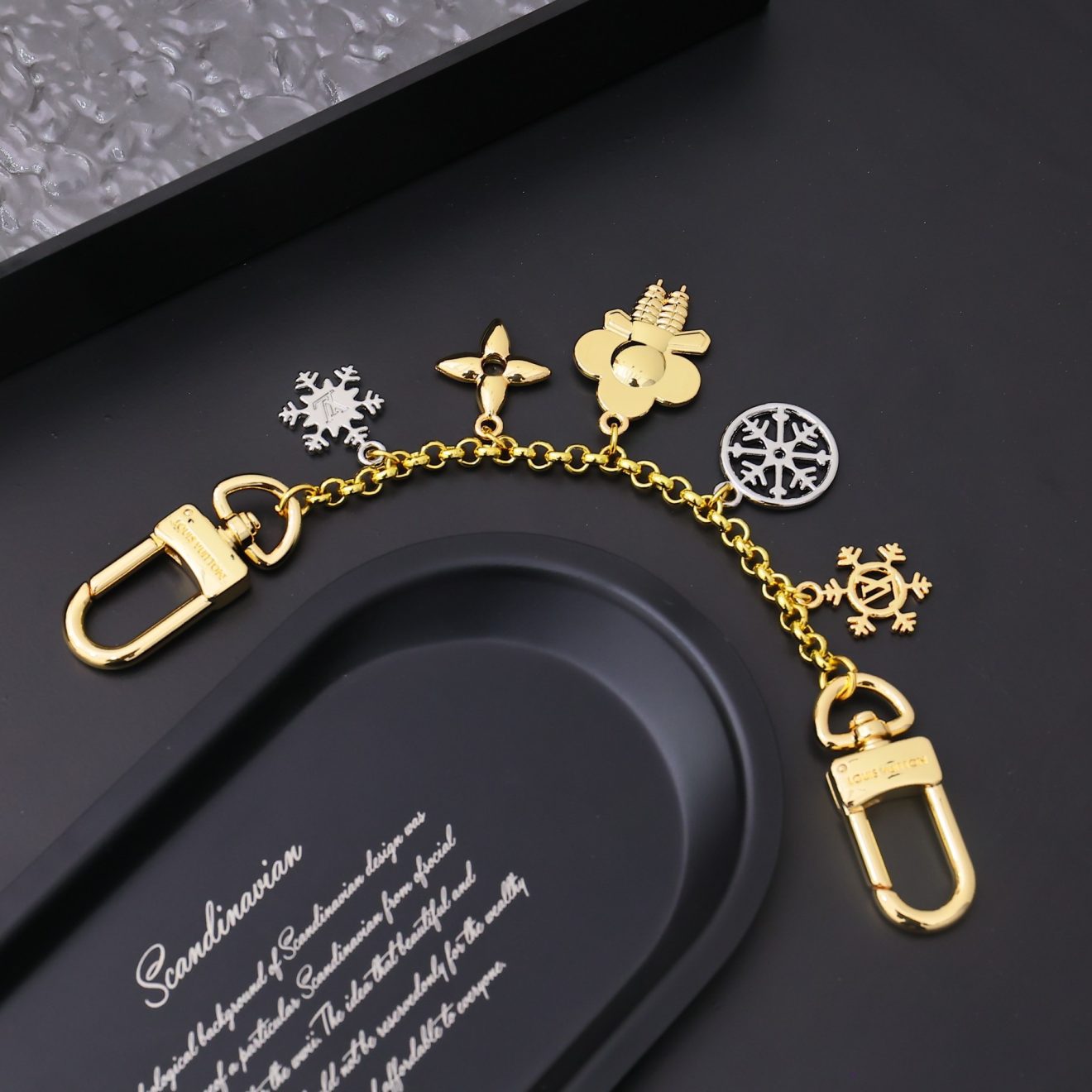 LOUIS VUITTON lv  Charm - Image 9
