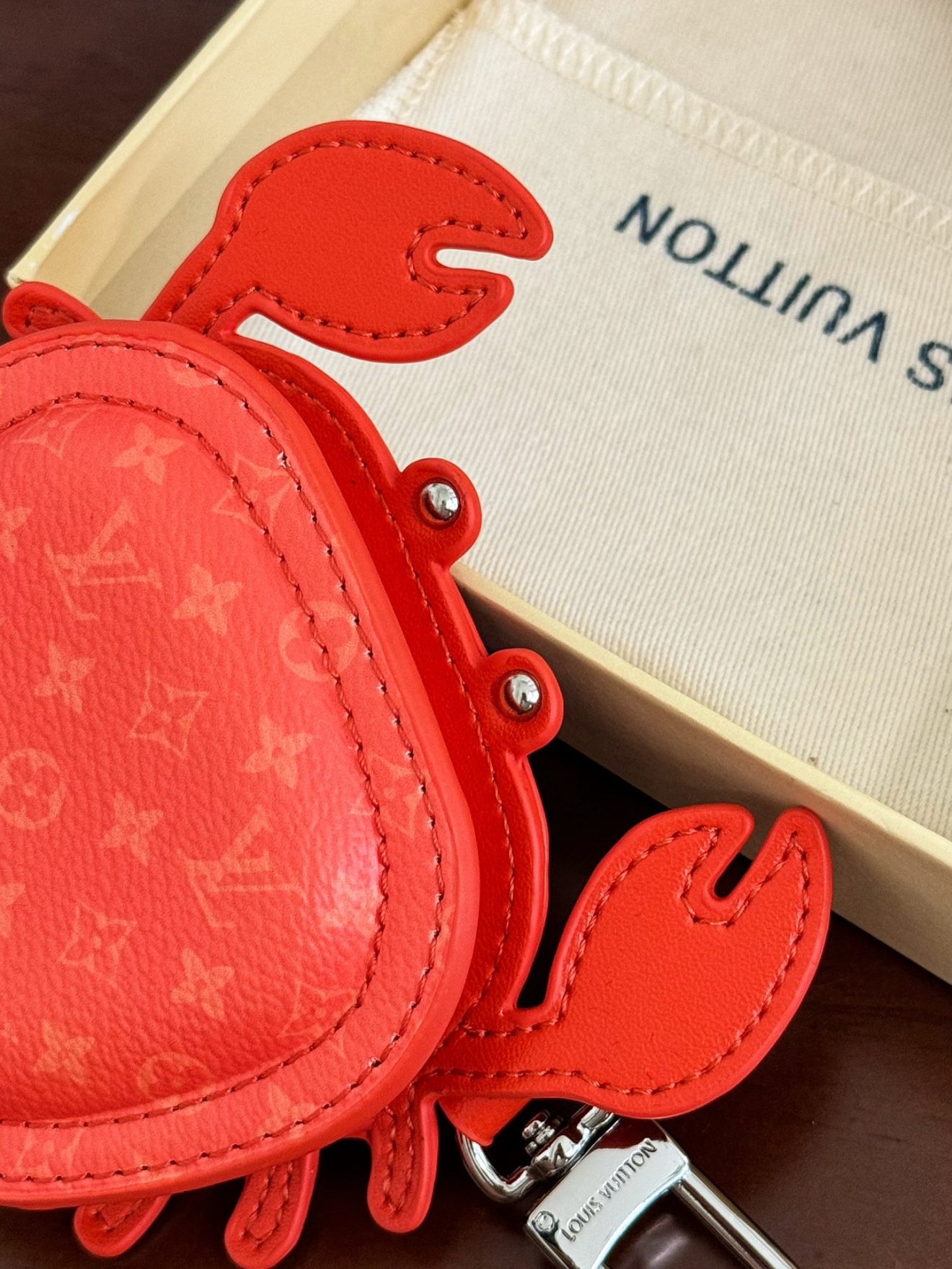 LOUIS VUITTON lv Charm - Image 7