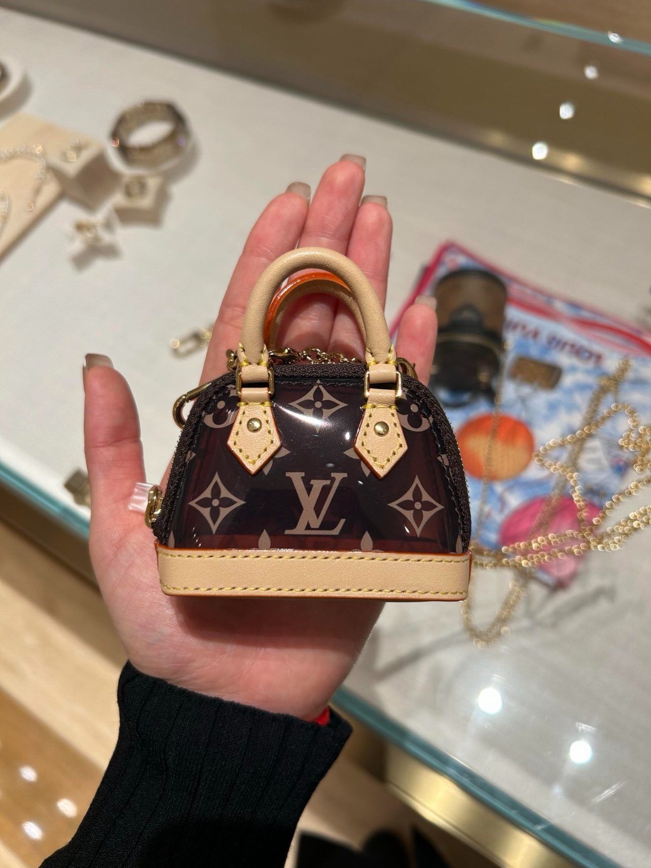 LOUIS VUITTON lv Charm - Image 6
