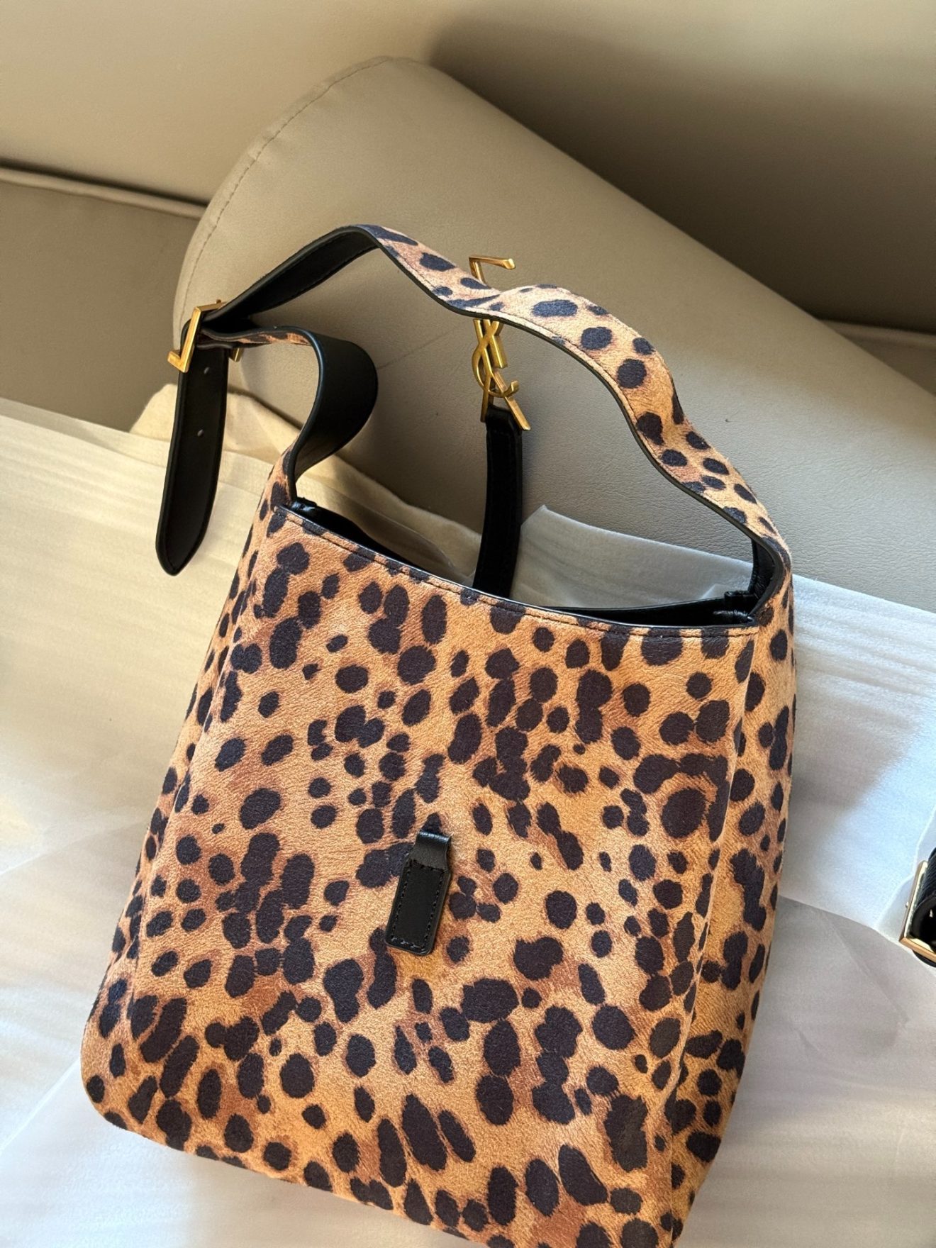 YSL hobo 22cm with gold hardware - Image 2