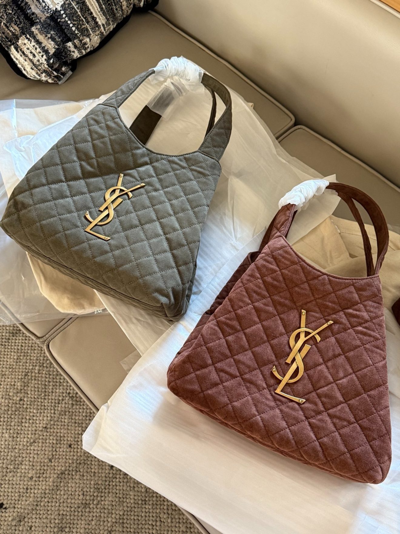 YSL ICARE BAG size：31 X 46 X 28cm