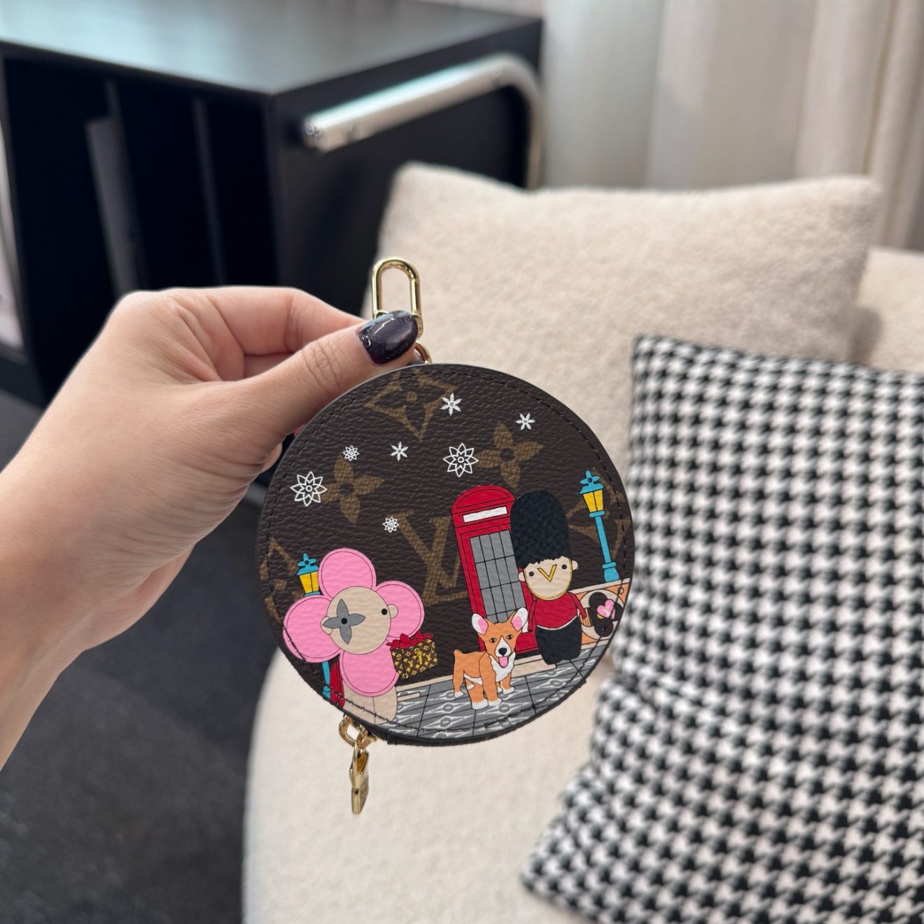 LOUIS VUITTON lv  Charm - Image 8