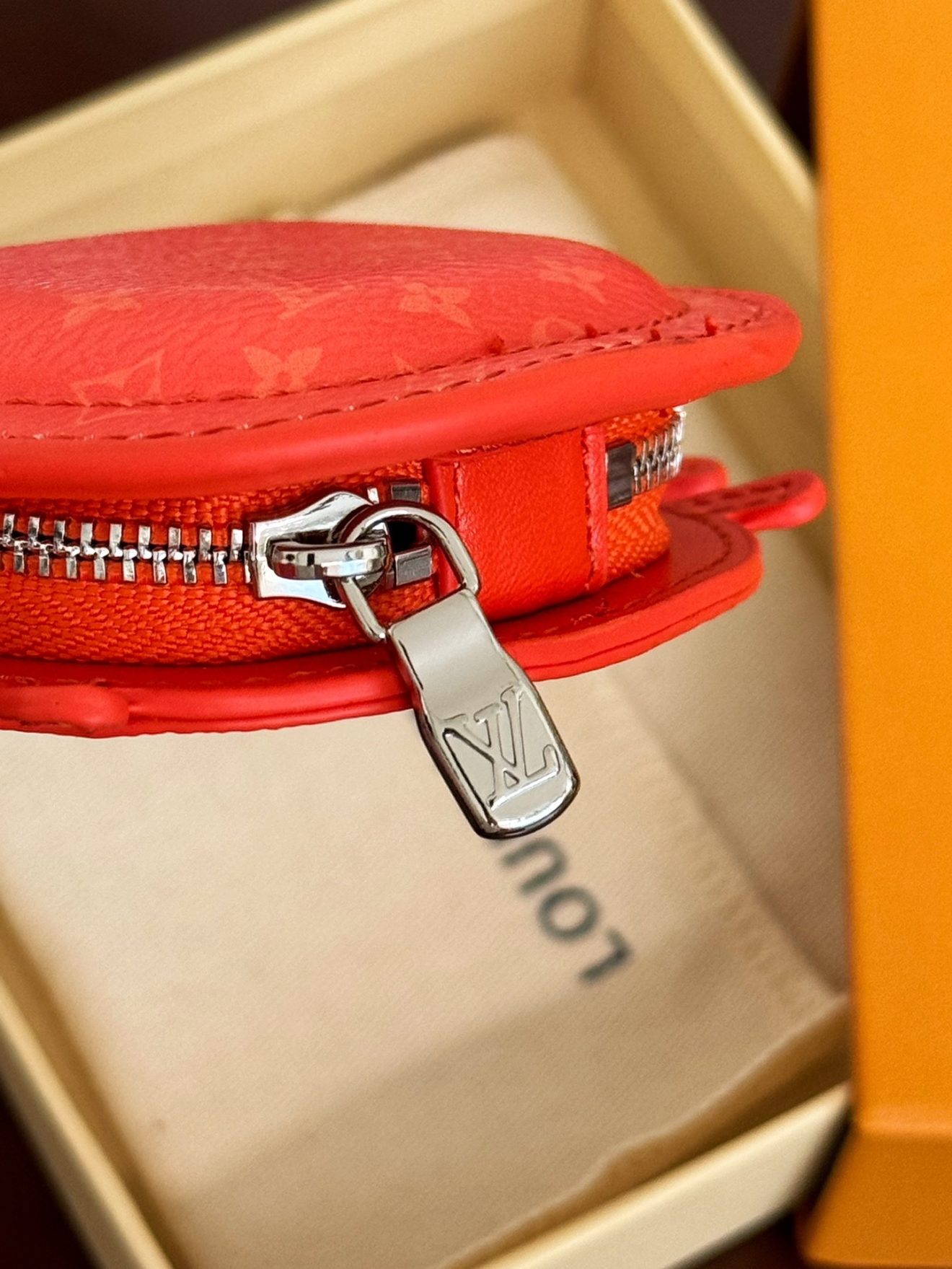 LOUIS VUITTON lv Charm - Image 8