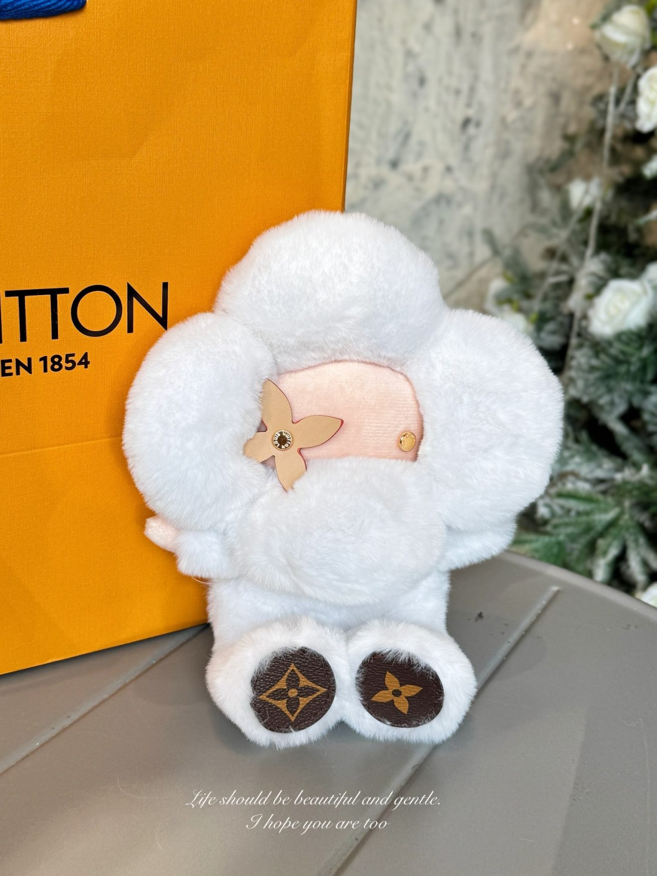LOUIS VUITTON lv Charm - Image 4