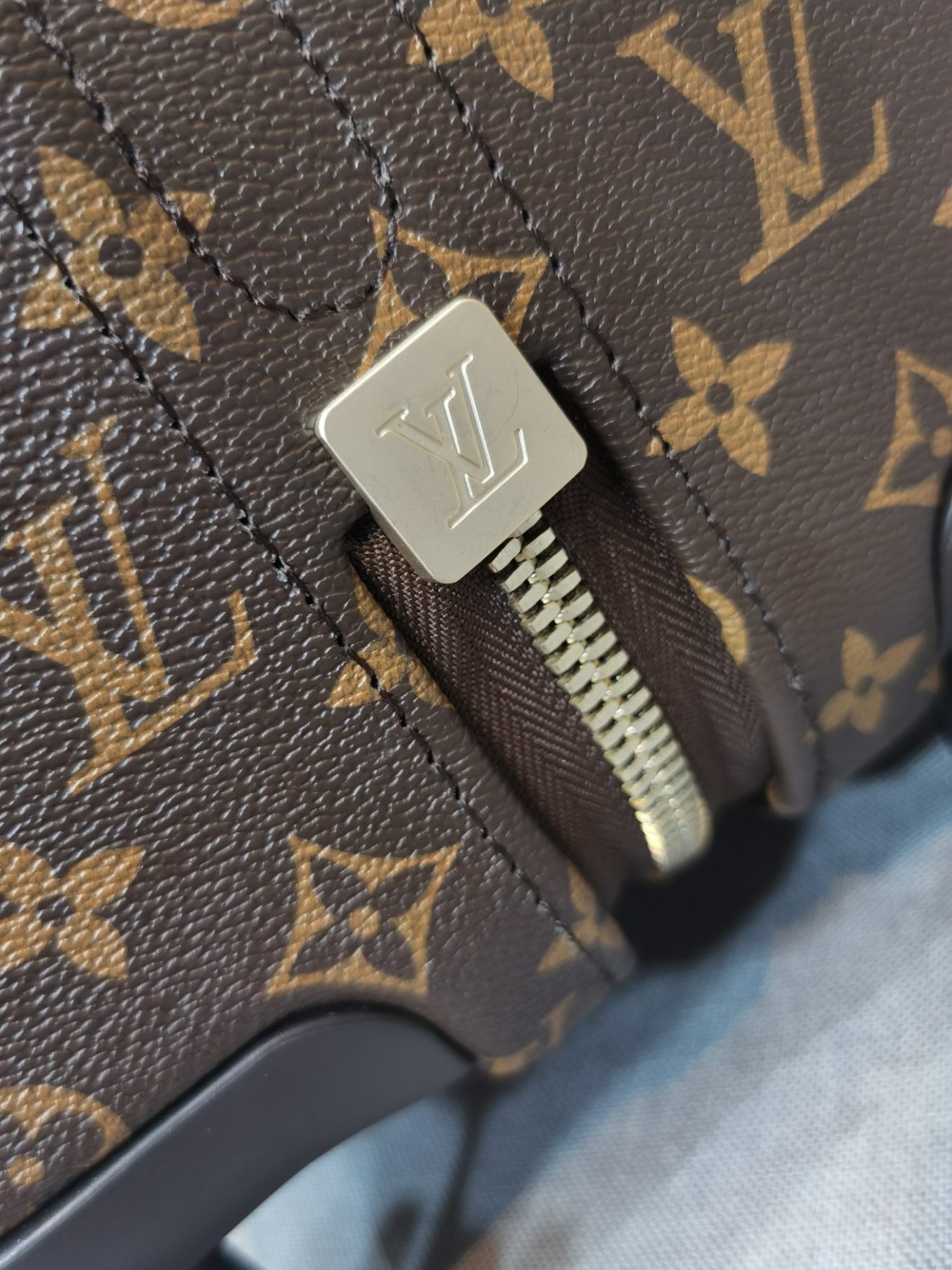 LOUIS VUITTON lv Suitcase - Image 9