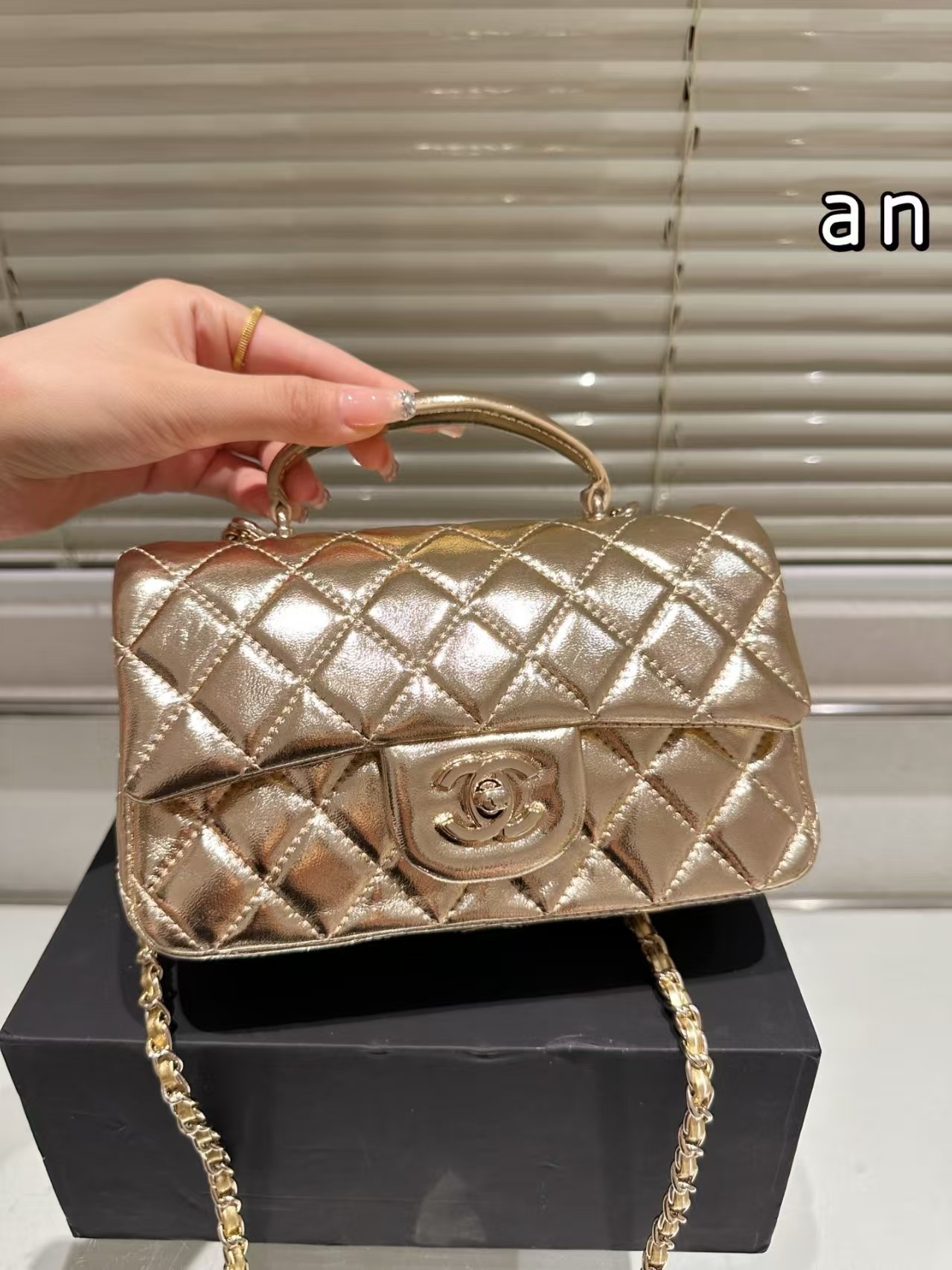 CHANEL HANDLE