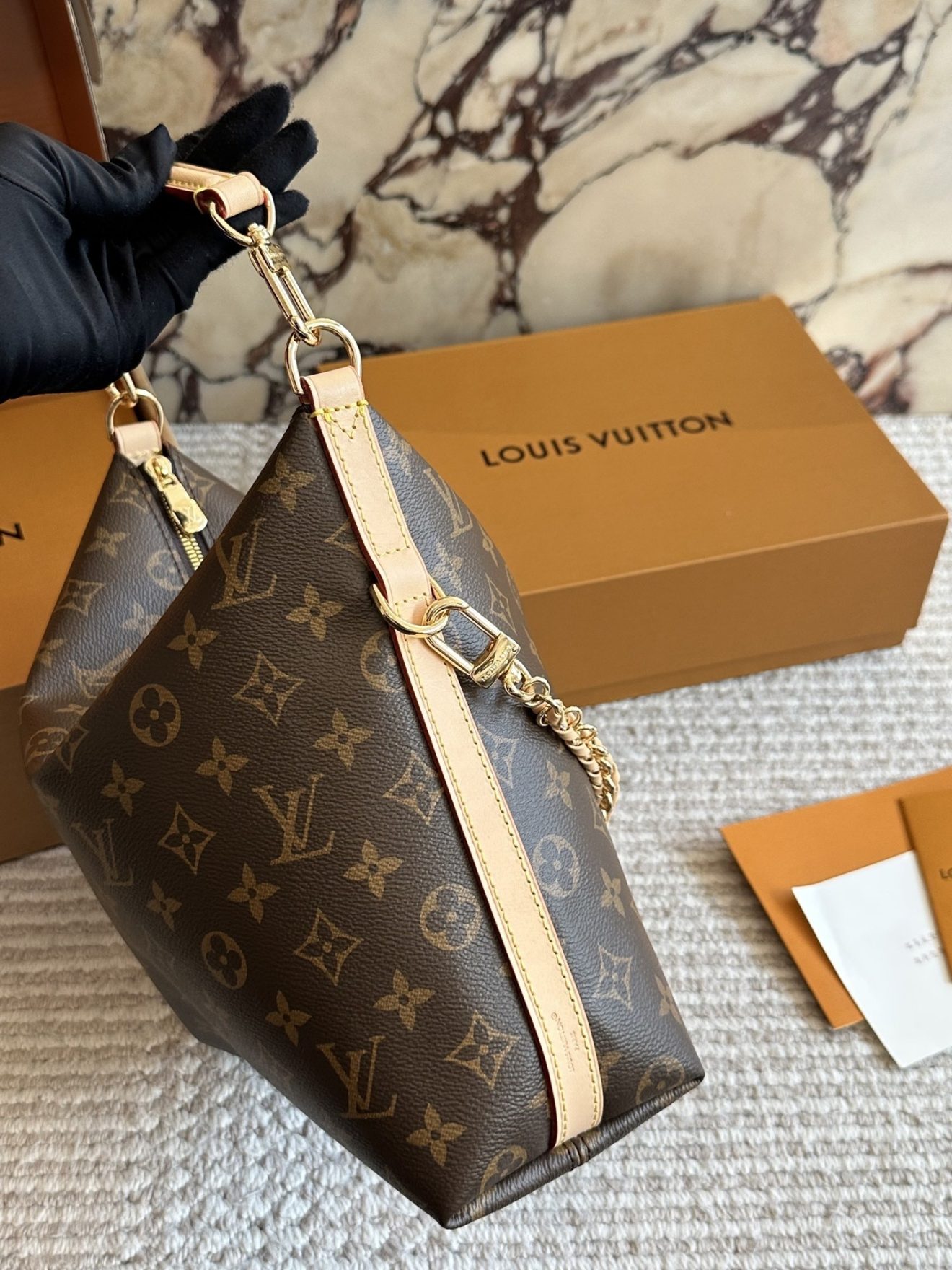 LOUIS VUITTON LV BAG SIZE : 28 X 25 cm - Image 4