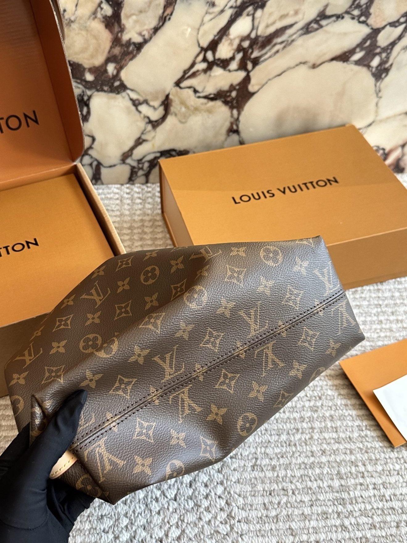 LOUIS VUITTON LV BAG SIZE : 28 X 25 cm - Image 6
