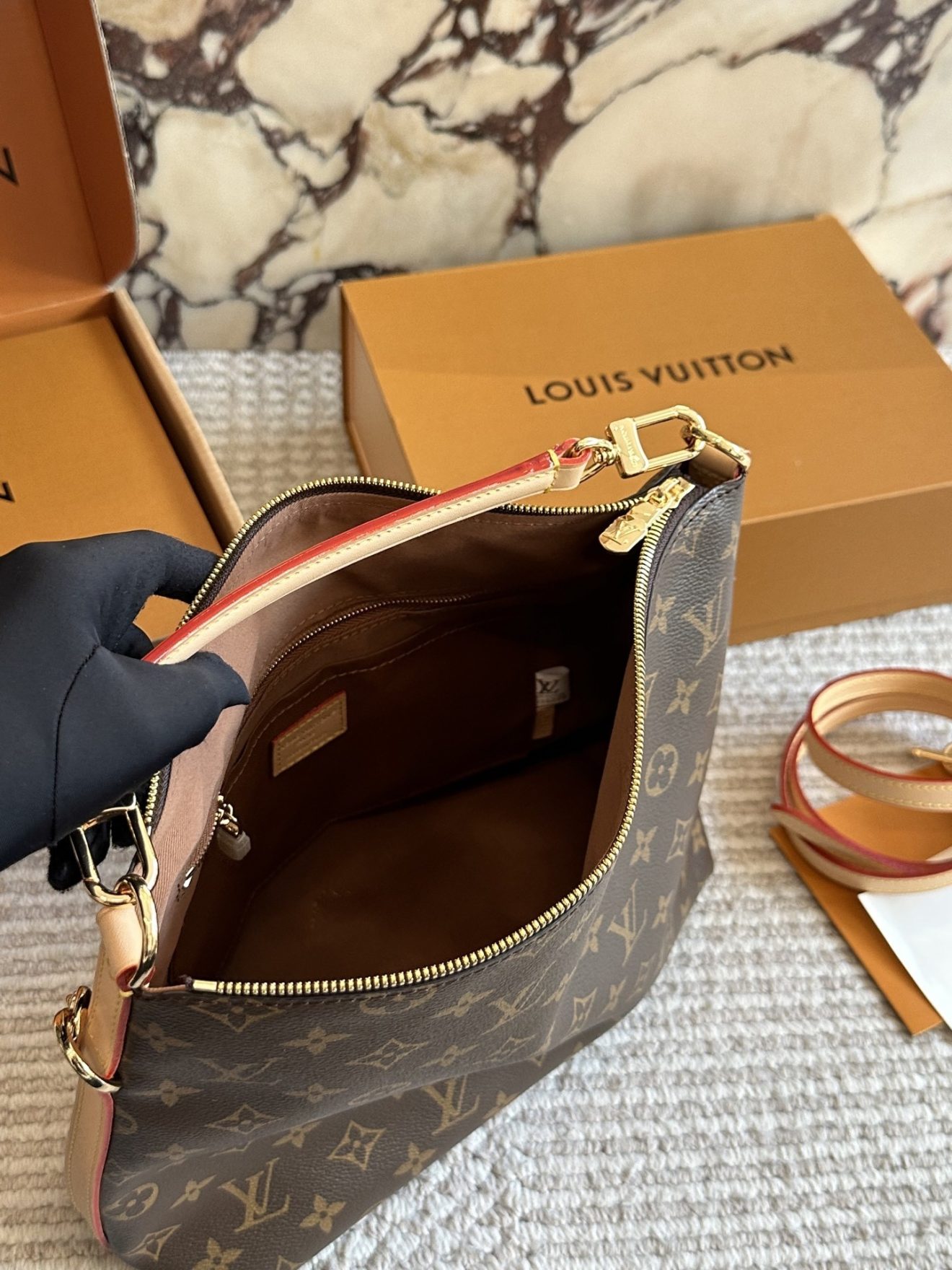 LOUIS VUITTON LV BAG SIZE : 28 X 25 cm - Image 9