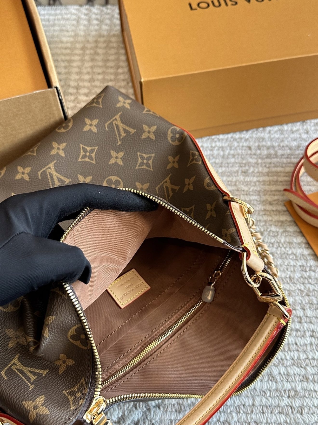 LOUIS VUITTON LV BAG SIZE : 28 X 25 cm - Image 10