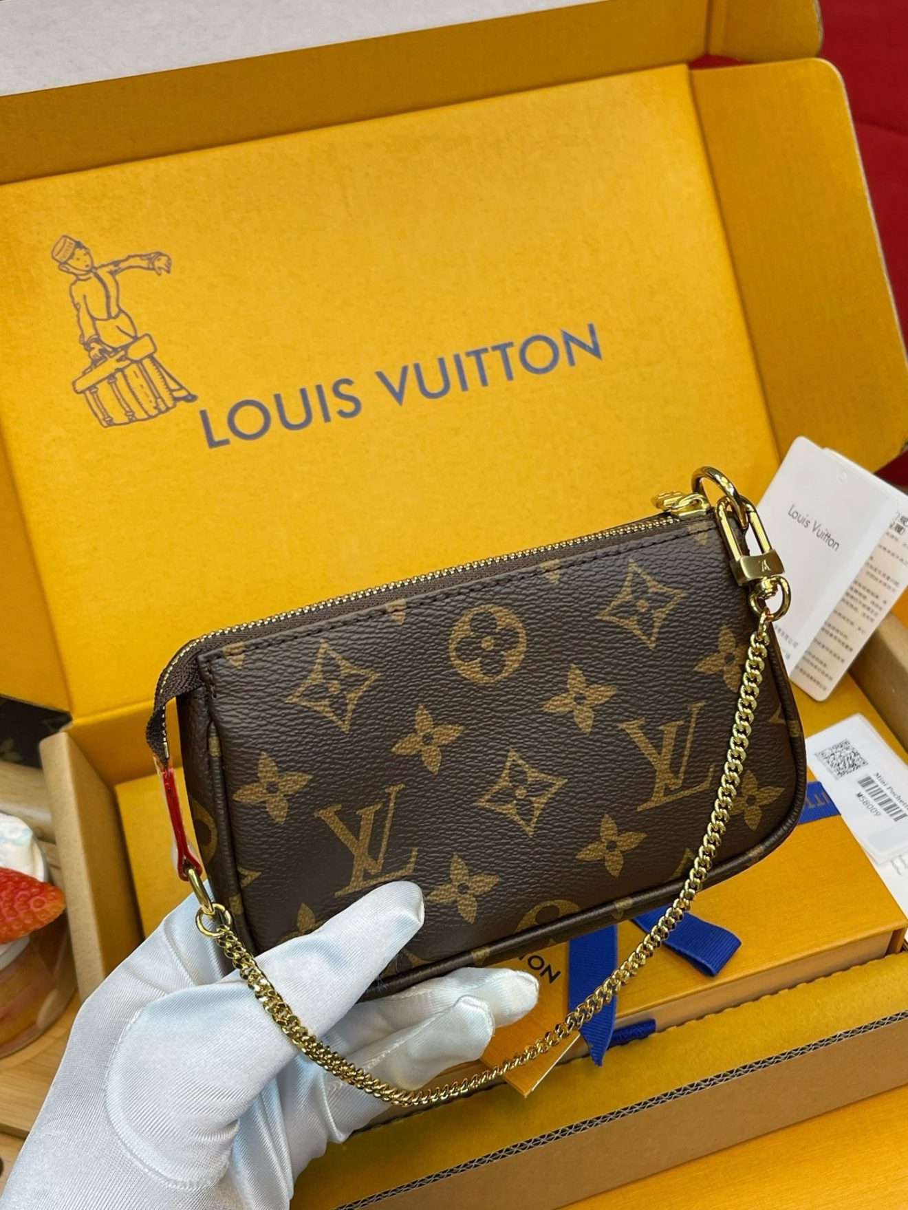 LOUIS VUITTON lv bag - Image 4