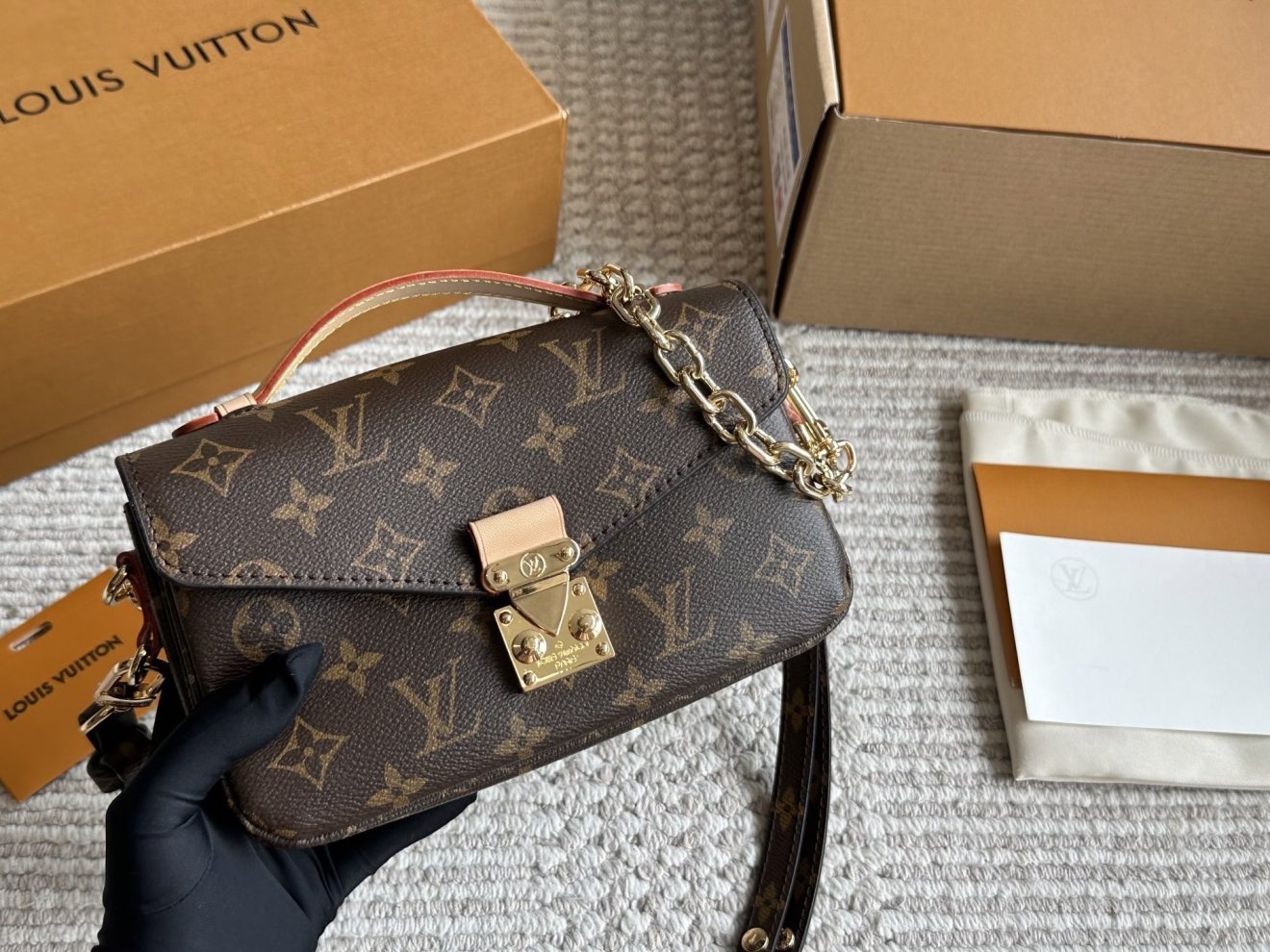 LOUIS VUITTON lv metis bag