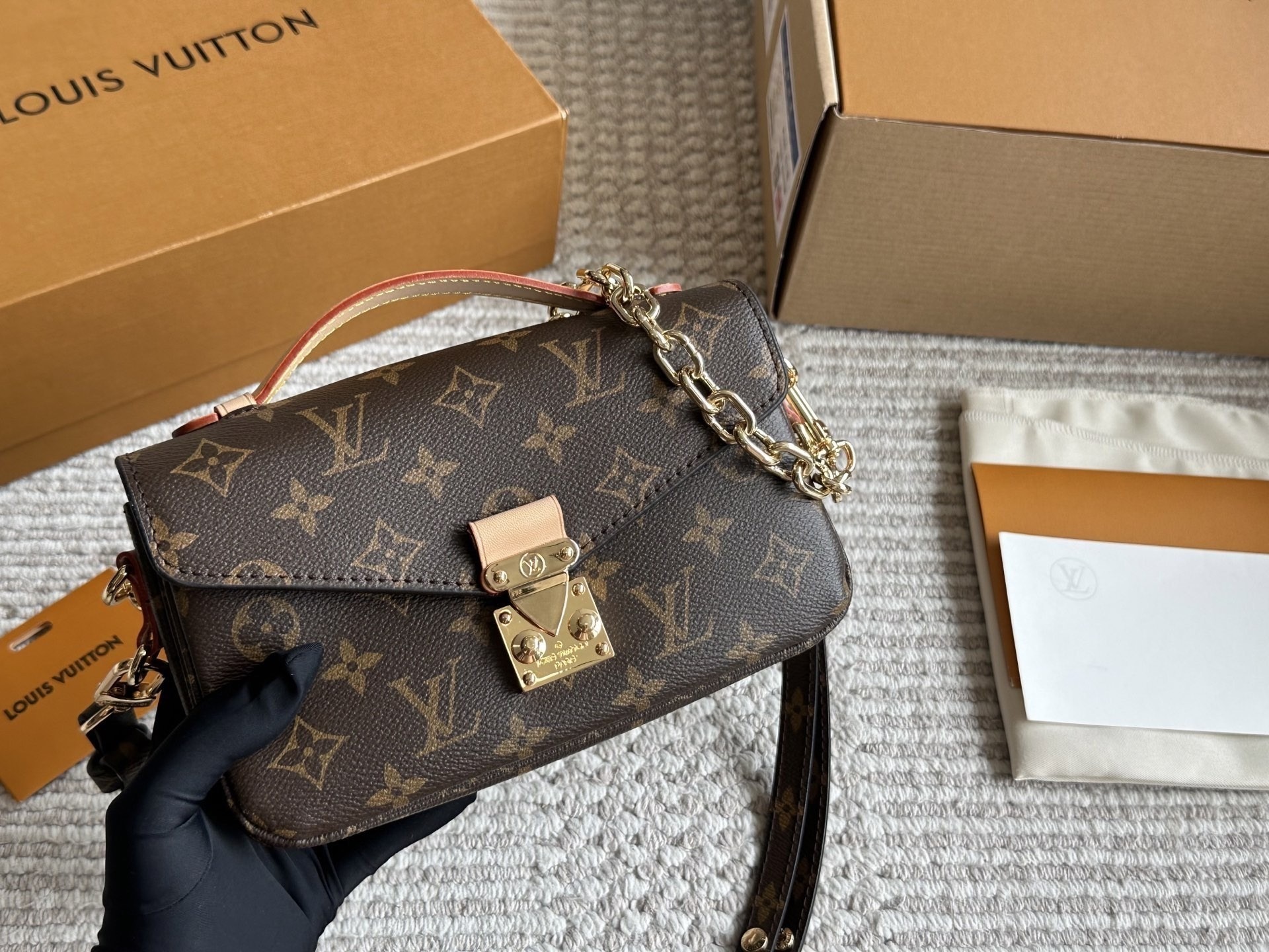 LOUIS VUITTON lv metis bag