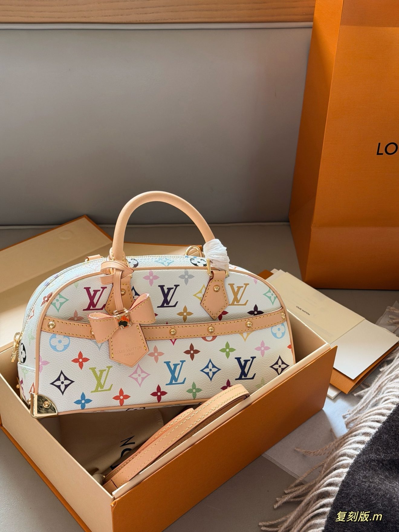 LOUIS VUITTON lv bag  , size :  29*14cm - Image 10