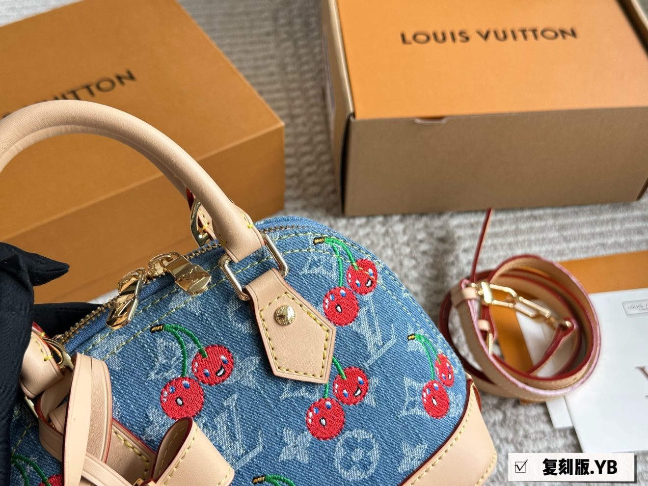 LOUIS VUITTON lv ALMA NANO  size： 20*14cm - Image 6