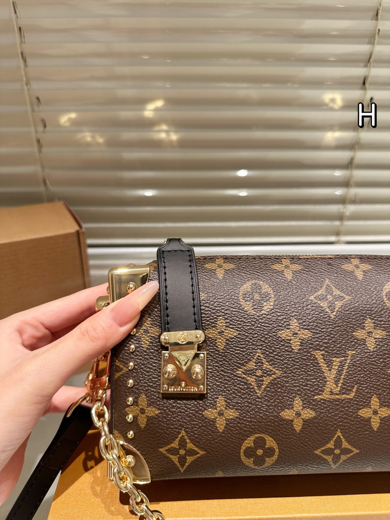 LOUIS VUITTON lv BAG SIZE :23 x 11cm - Image 7