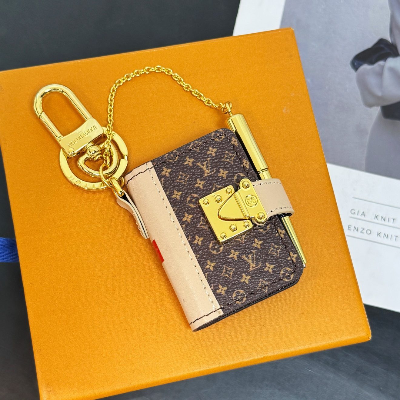 LOUIS VUITTON lv AGENDA - Image 2