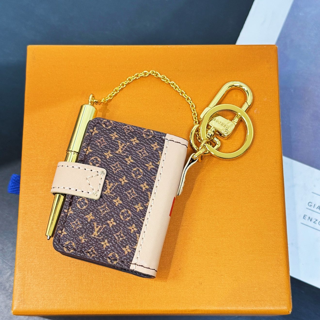 LOUIS VUITTON lv AGENDA - Image 3