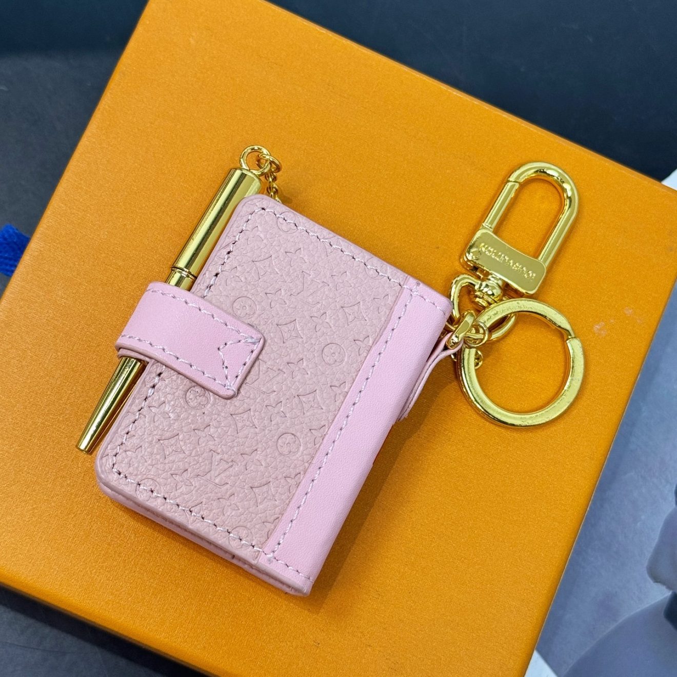 LOUIS VUITTON lv AGENDA - Image 3