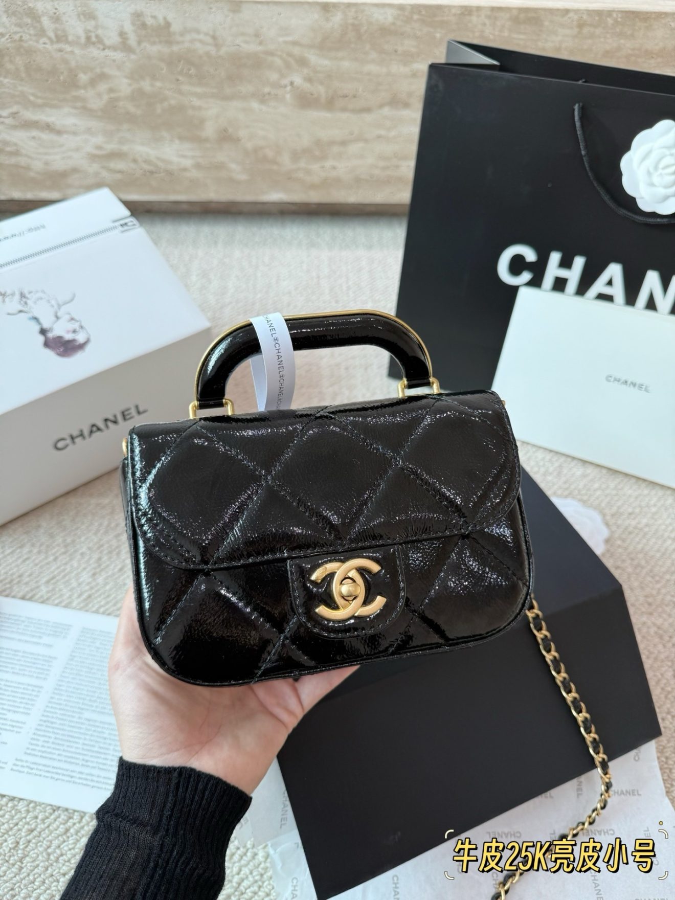 CHANEL BAG ,  SIZE : 18 X 12cm
