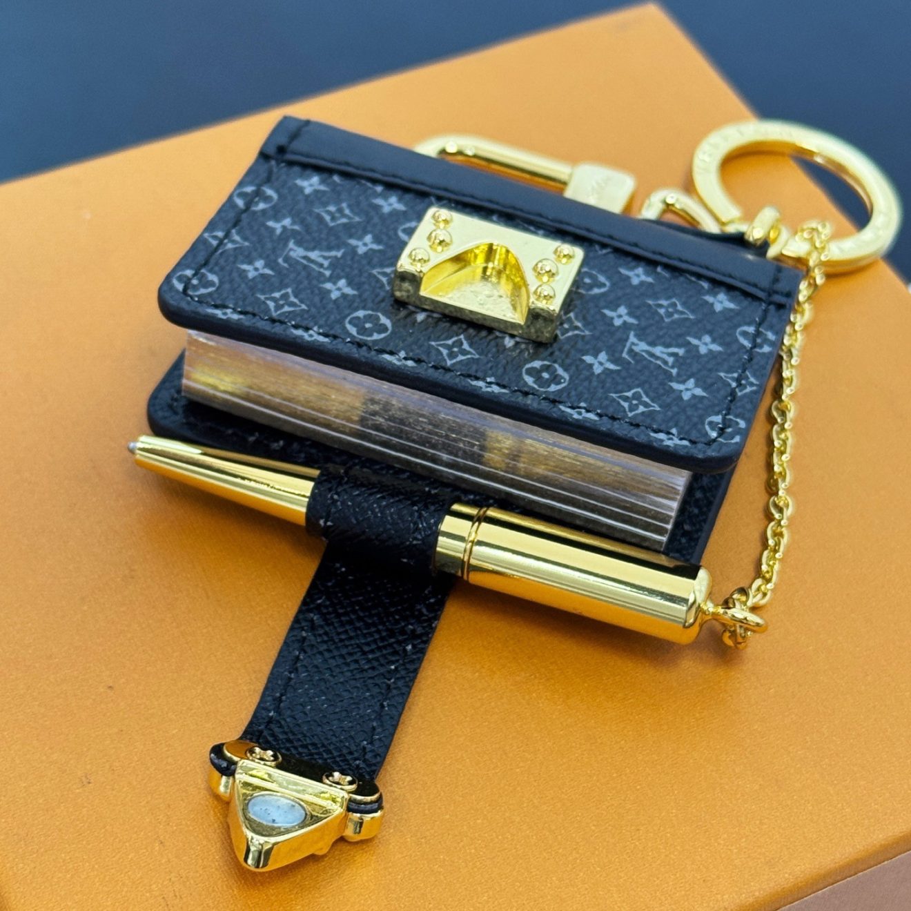 LOUIS VUITTON lv AGENDA - Image 4