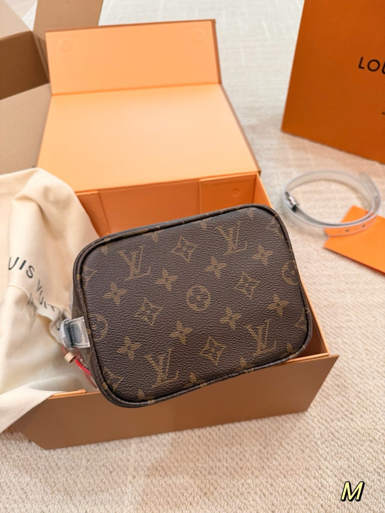 LOUIS VUITTON lv BAG,  SIZE :18*16cm - Image 6