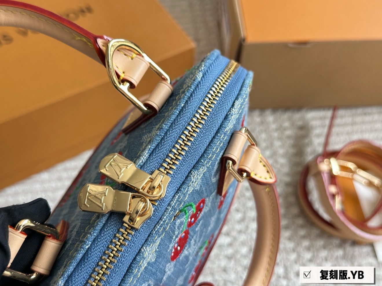 LOUIS VUITTON lv ALMA NANO  size： 20*14cm - Image 4