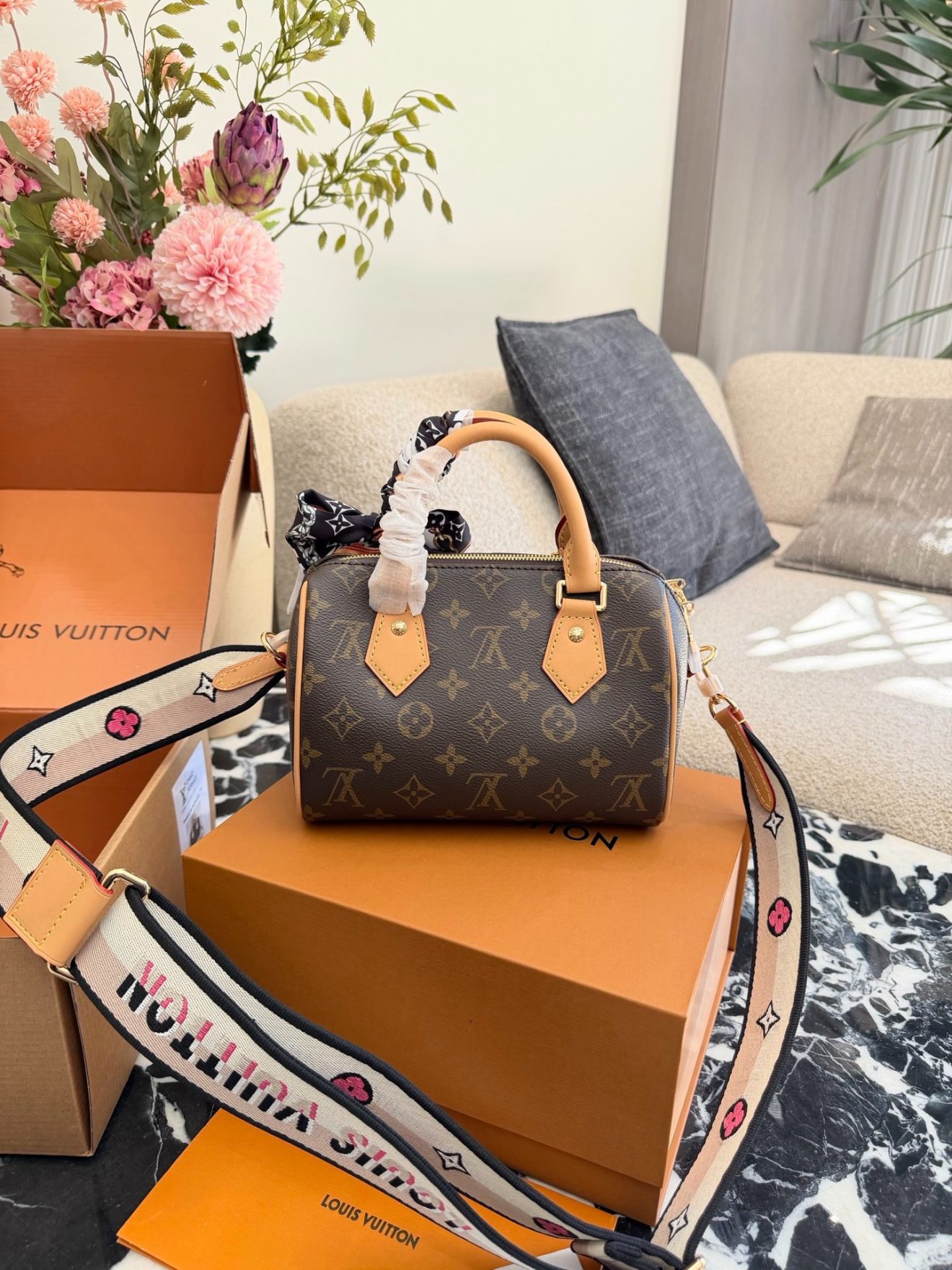 LOUIS VUITTON lv SPEEDY20 SIZE :  20.5x13.5x12 CM