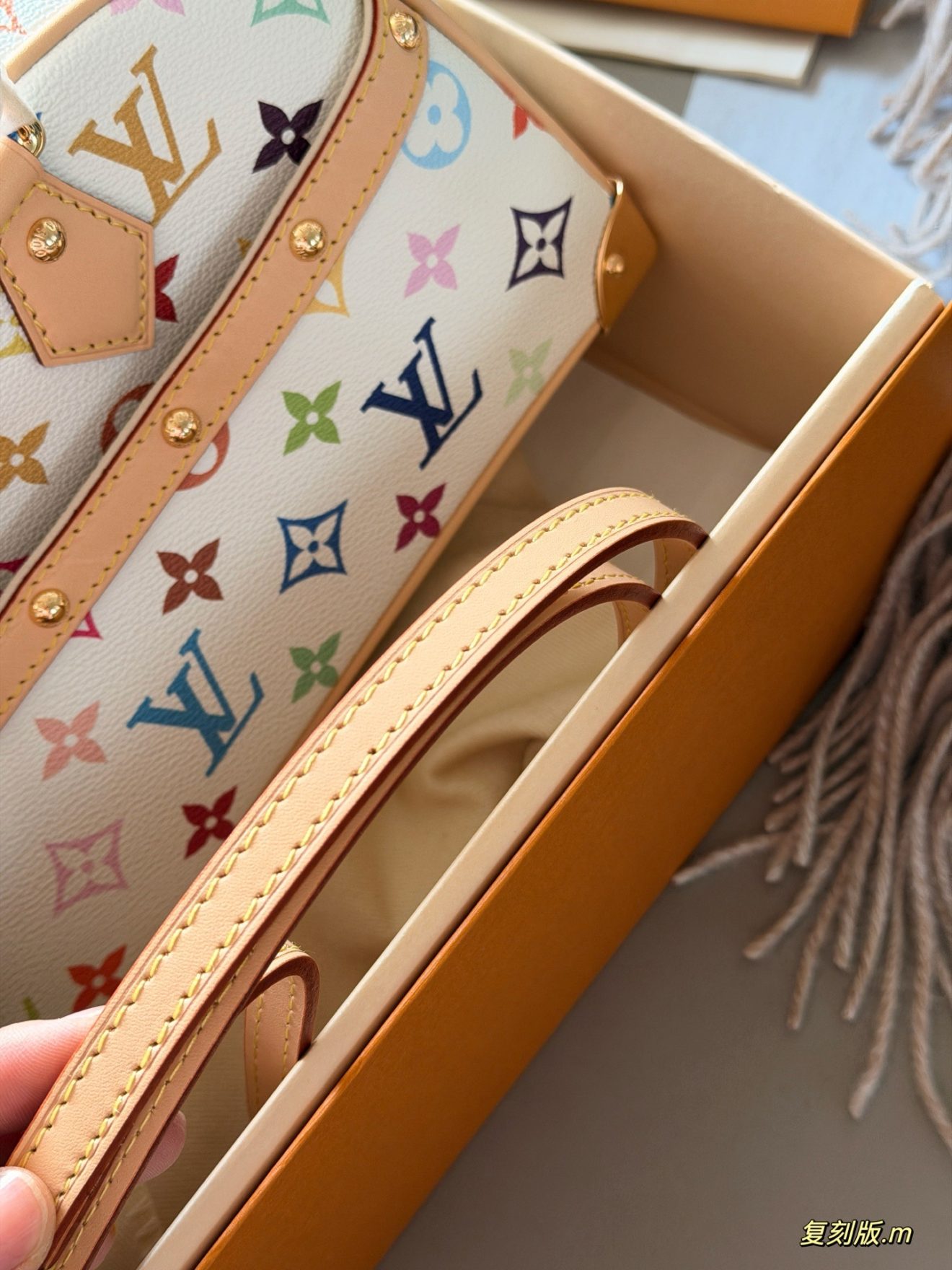 LOUIS VUITTON lv bag  , size :  29*14cm - Image 8