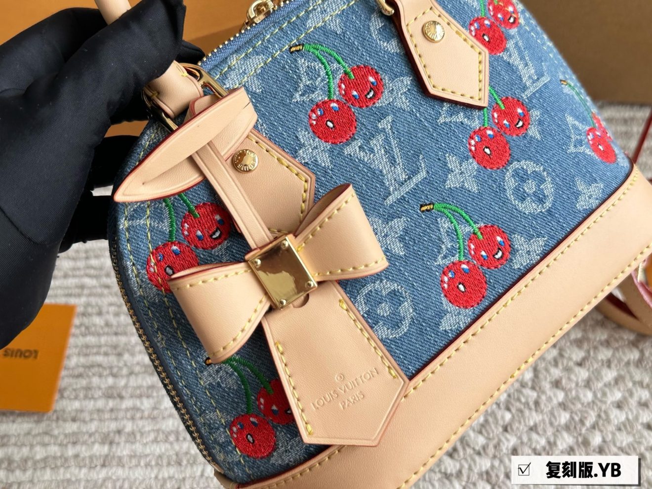 LOUIS VUITTON lv ALMA NANO  size： 20*14cm - Image 5