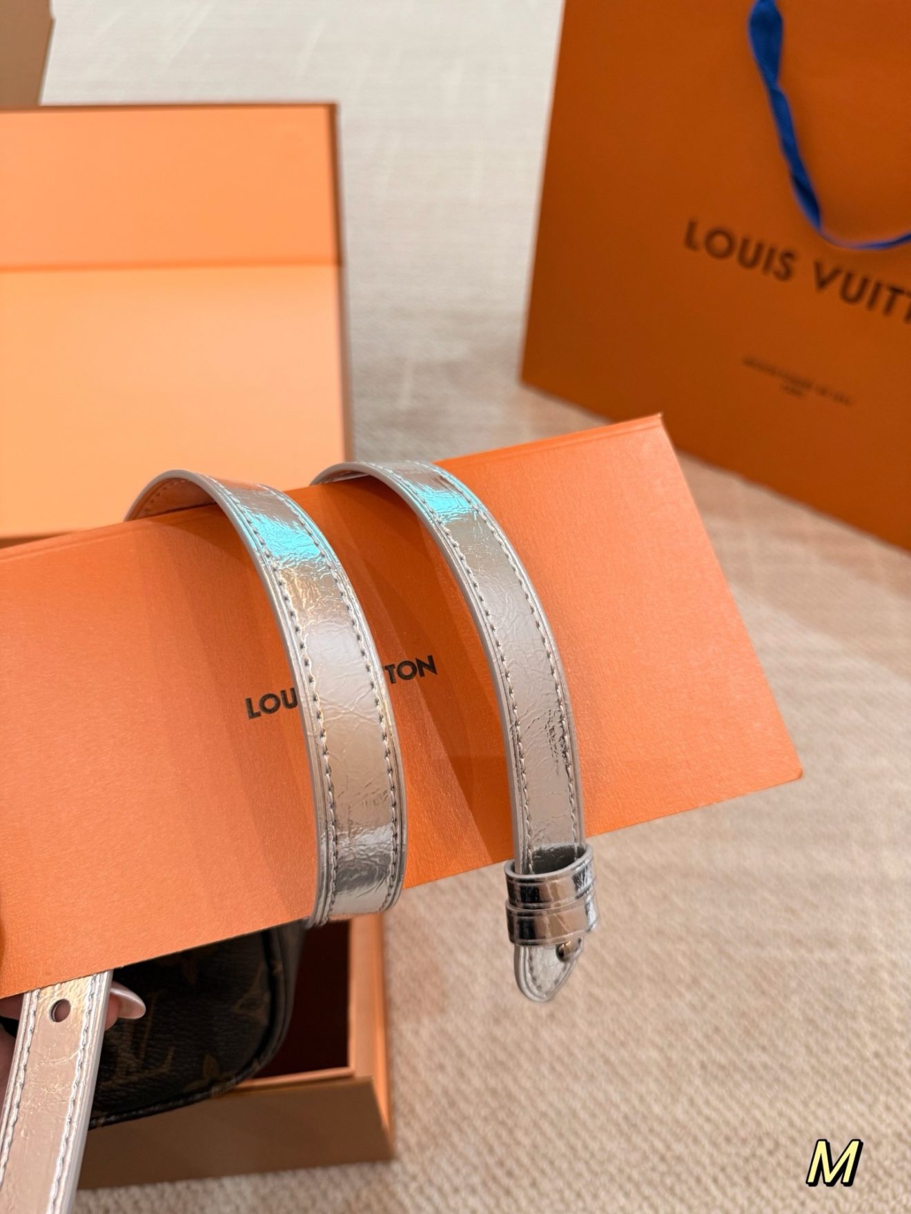 LOUIS VUITTON lv BAG,  SIZE :18*16cm - Image 7