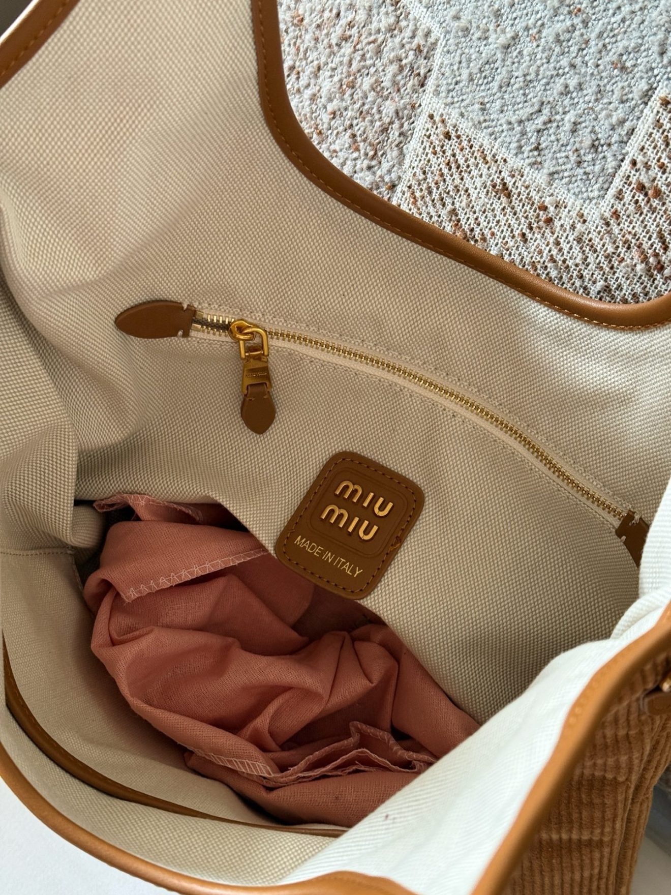 MIUMIU HOBO BAG size：33*30cm - Image 3