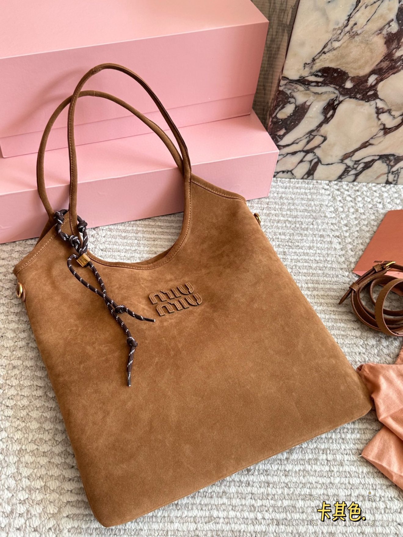 MIUMIU TOTE  size：35*32cm