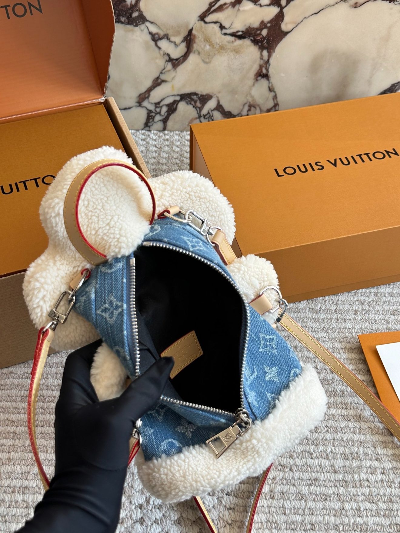 LV  BACKPACK size: 28 X13 X 7 CM - Image 3