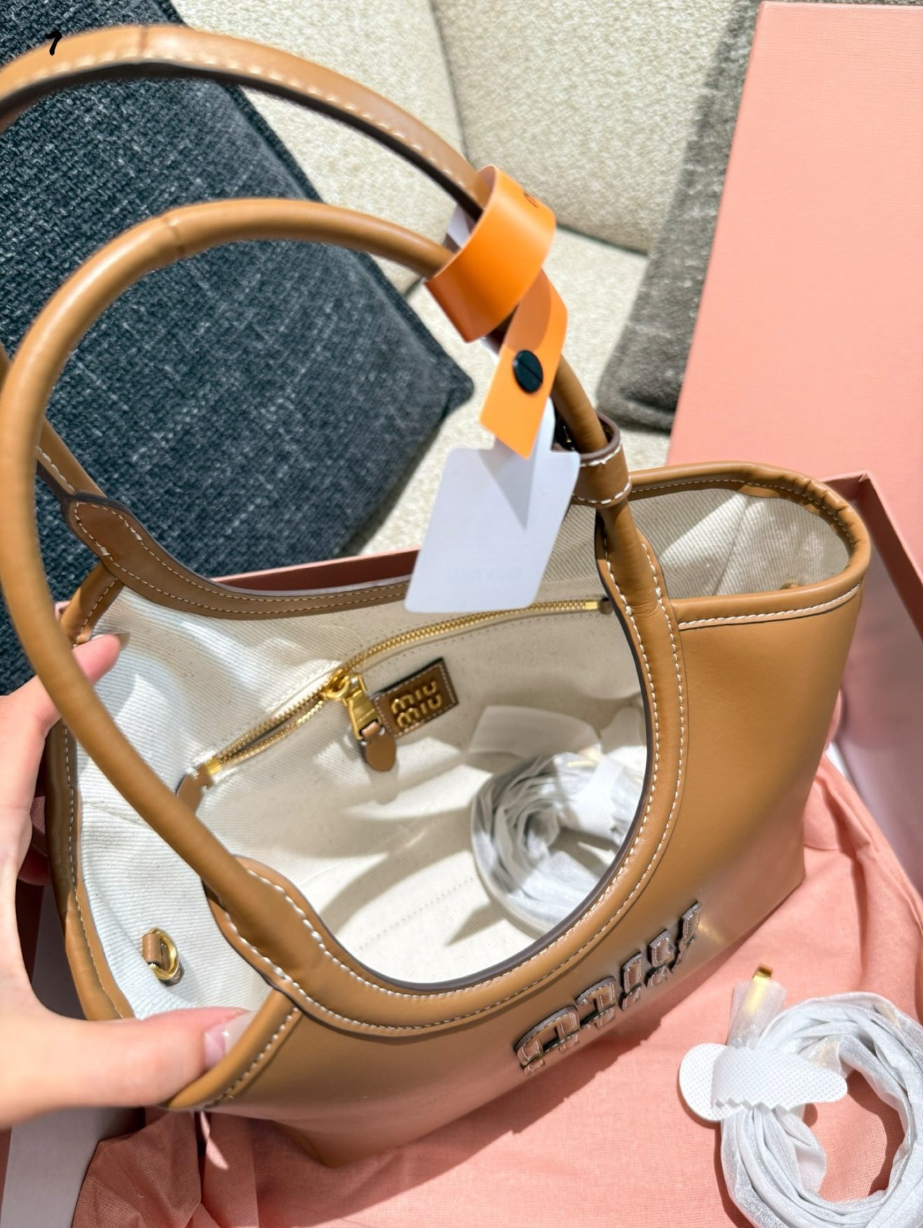 MIUMIU MINI TOTE  SIZE : 25 CM - Image 4