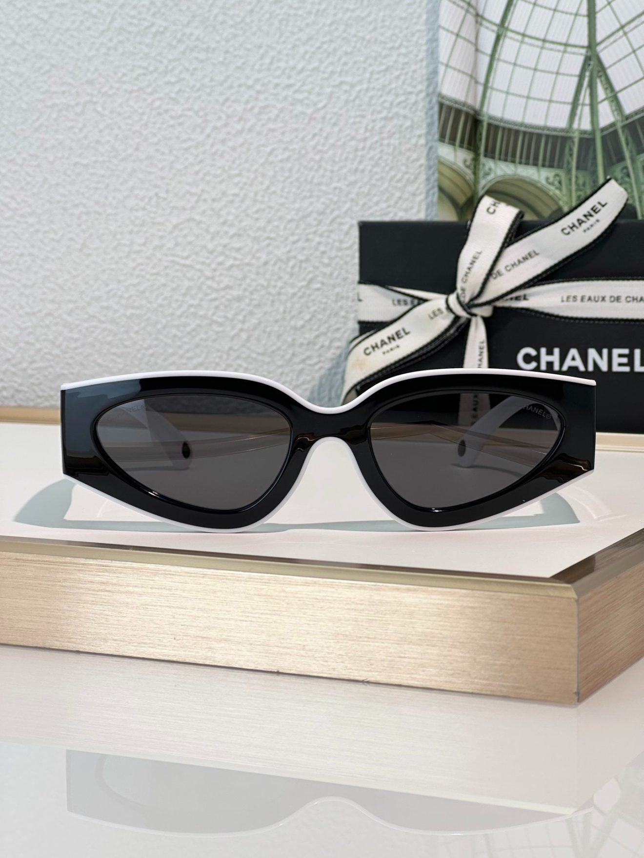 CHANEL SUNGLASSES - Image 2