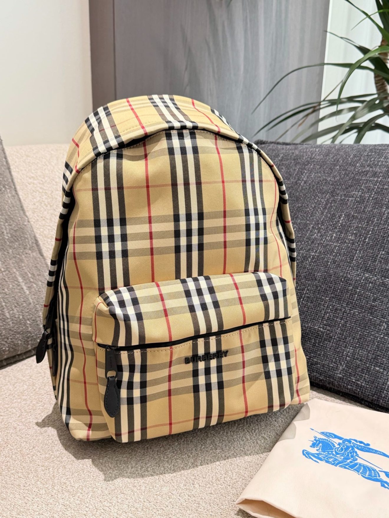 BURBERRY BACKPACK size: 30×32cm