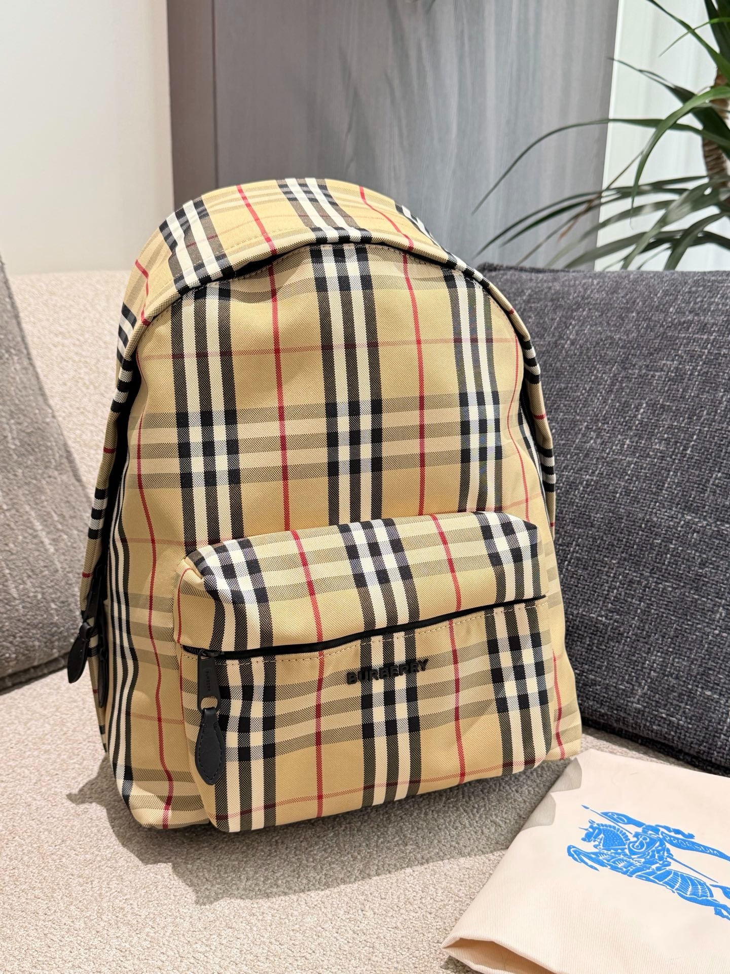 BURBERRY BACKPACK size: 30×32cm