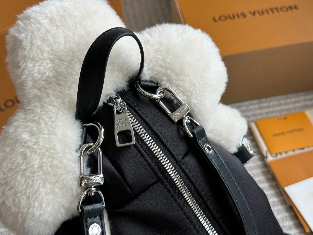 LOUIS VUITTON LV BACKPACK SIZE : 28 X13X 7 （cm） - Image 5