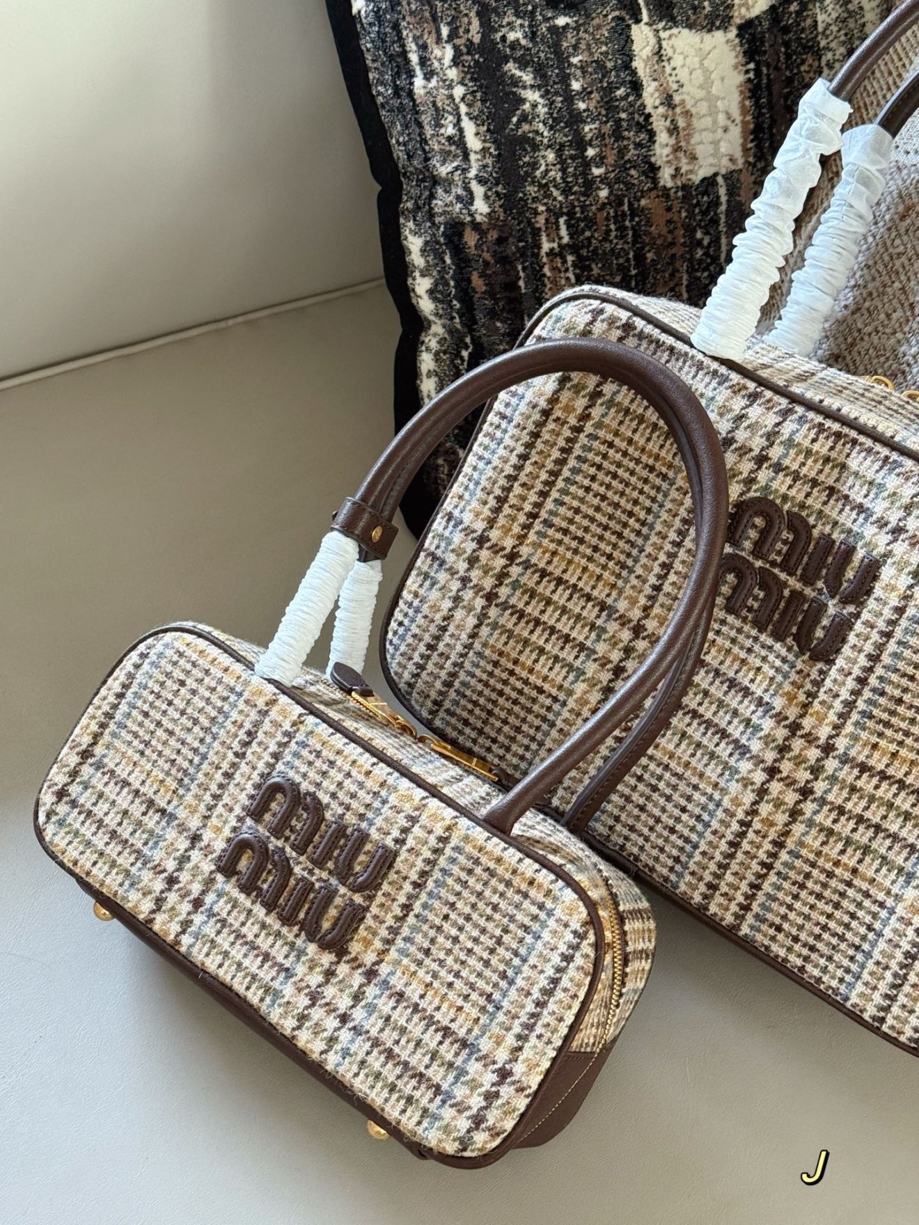 MIUMIU BAG size：28.5*14cm（small ） 35*22cm（big ）