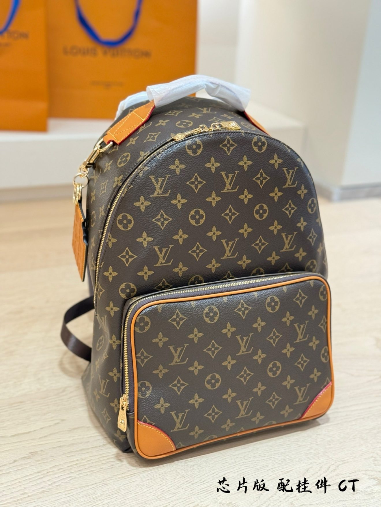 LV BACKPACK SIZE :  32×40 CM