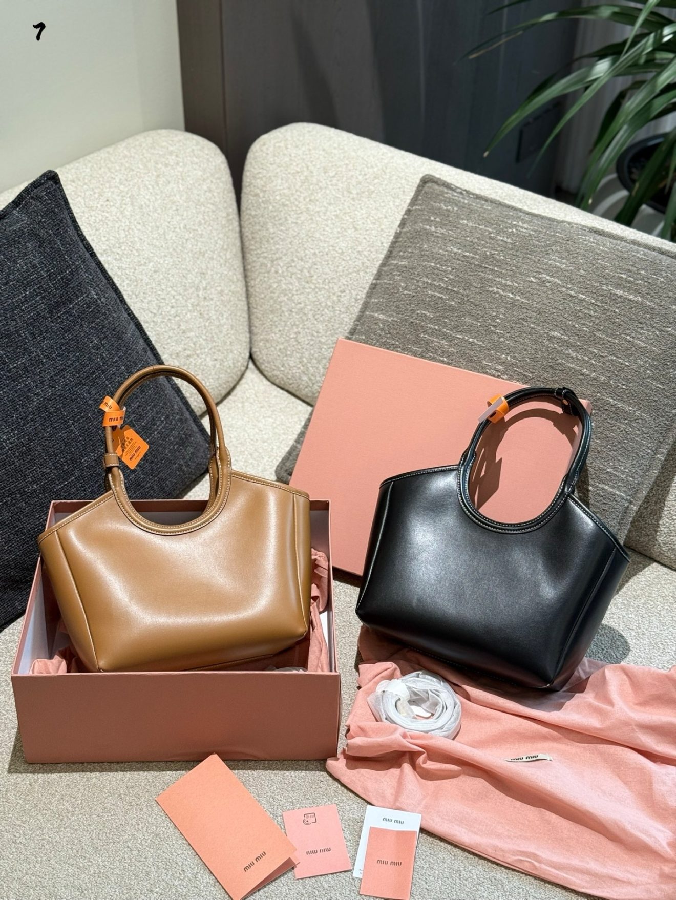 MIUMIU MINI TOTE  SIZE : 25 CM - Image 5