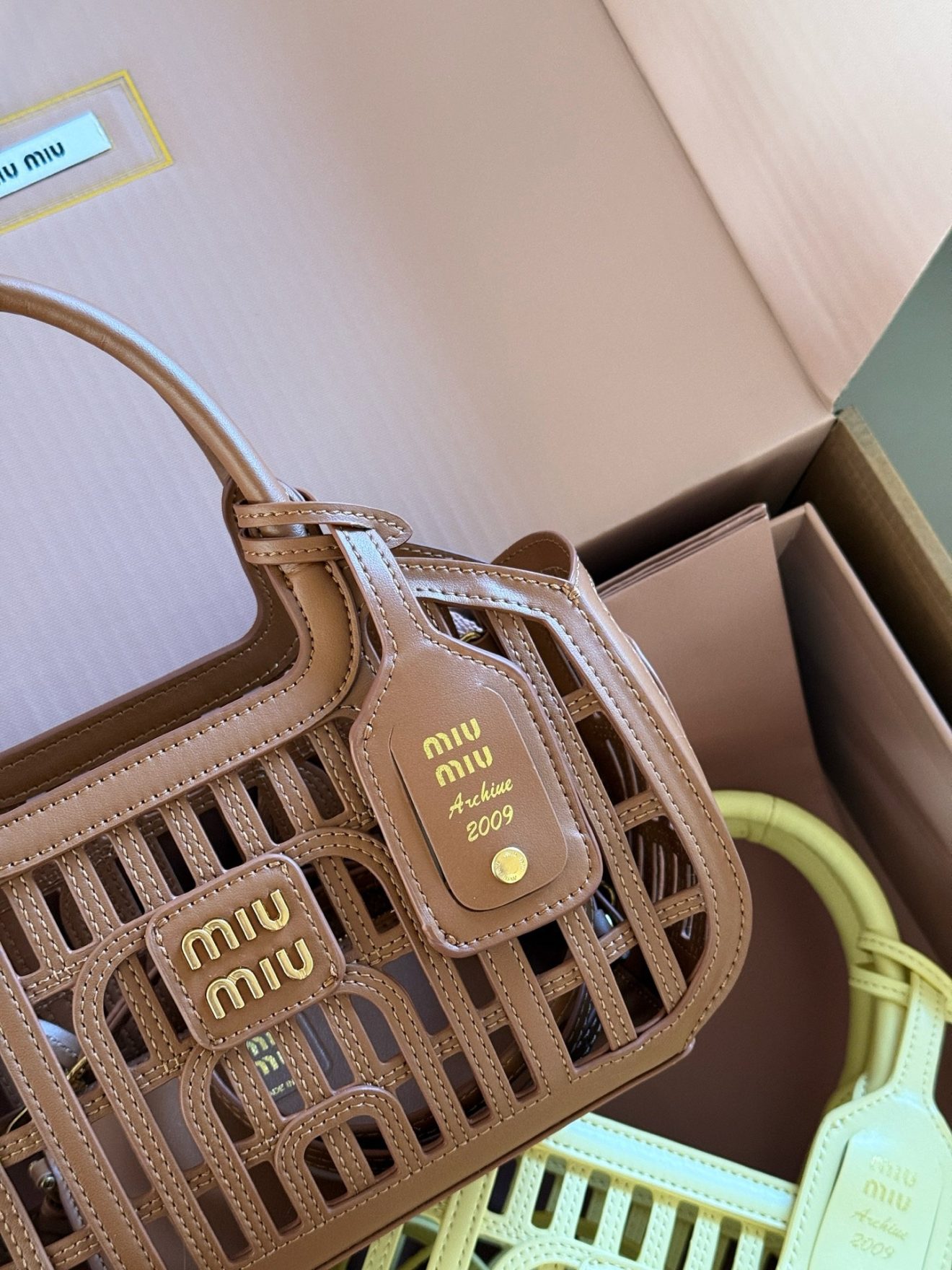 MIUMIU  BAG  size：24.5*15 CM - Image 5